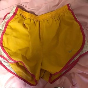 SIZE SMALL NIKE SHORTS